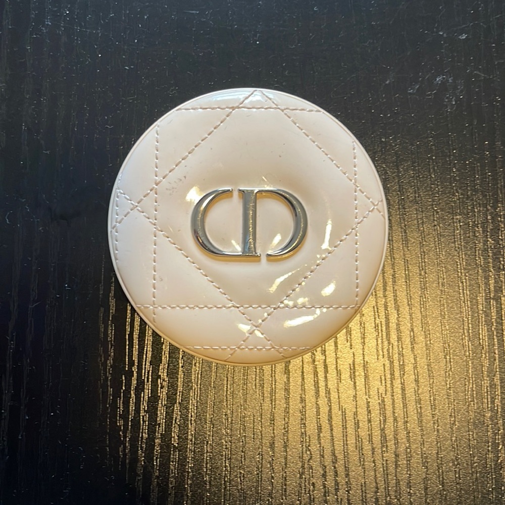 Dior compact